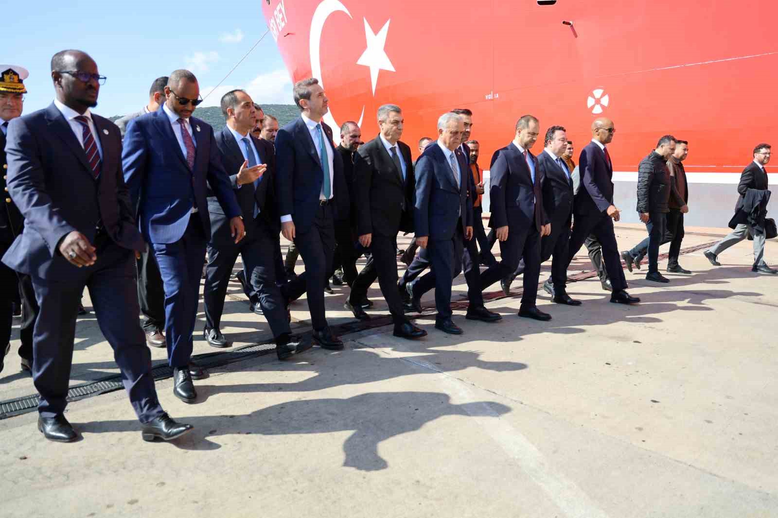 cagri bey sondaj gemisi bakan bayraktarin katildigi torenle somaliye ugurlandi 6 NXscvTNb
