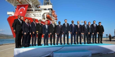 cagri-bey-sondaj-gemisi-bakan-bayraktarin-katildigi-torenle-somaliye-ugurlandi-W4Dk3ea8.jpg