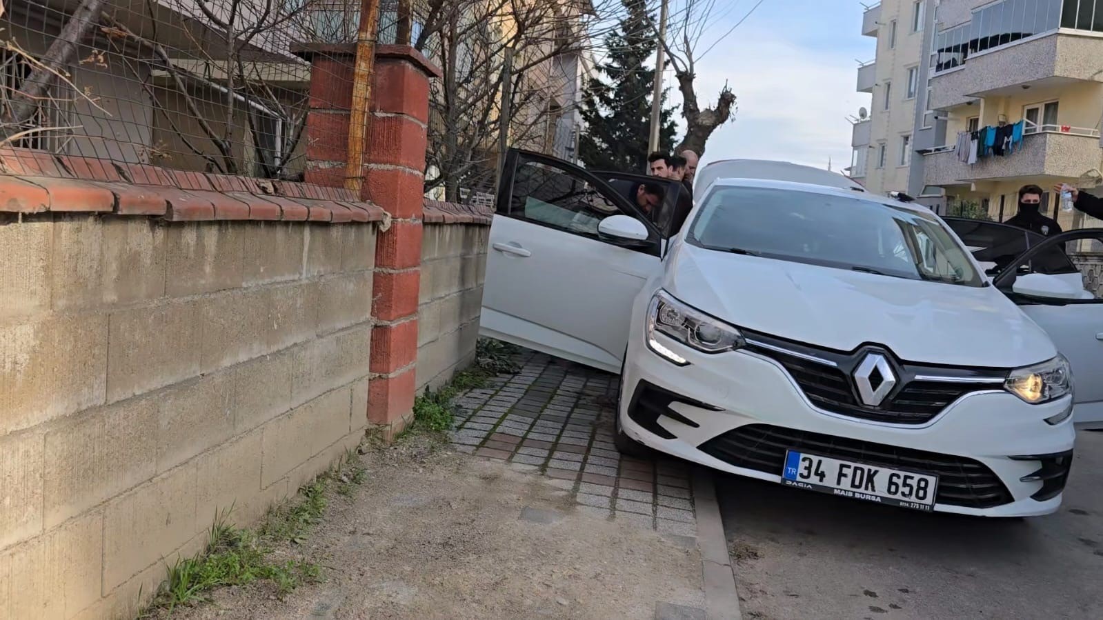 cakarli aracla polisten kilometrelerce kacti 173 bin lira ceza yedi 2 6wO4LWel