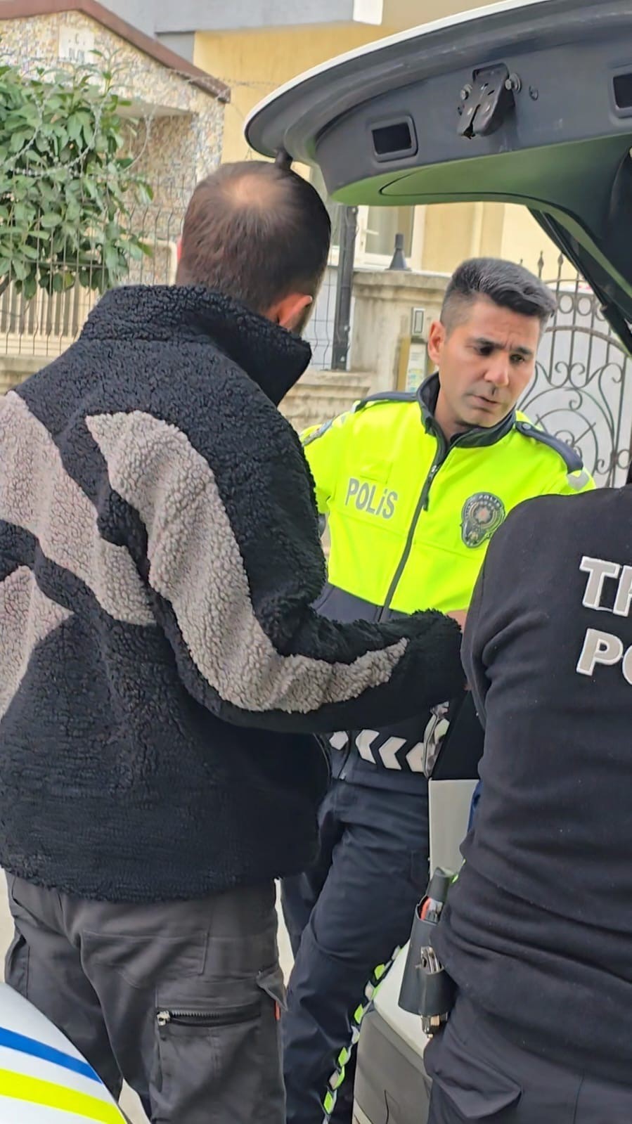 cakarli aracla polisten kilometrelerce kacti 173 bin lira ceza yedi 3 VPuPagAt