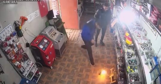 cakmagi cakinca yuzu alevlerin arasinda kaldi o anlar kamerada 2 sIrfCuhU