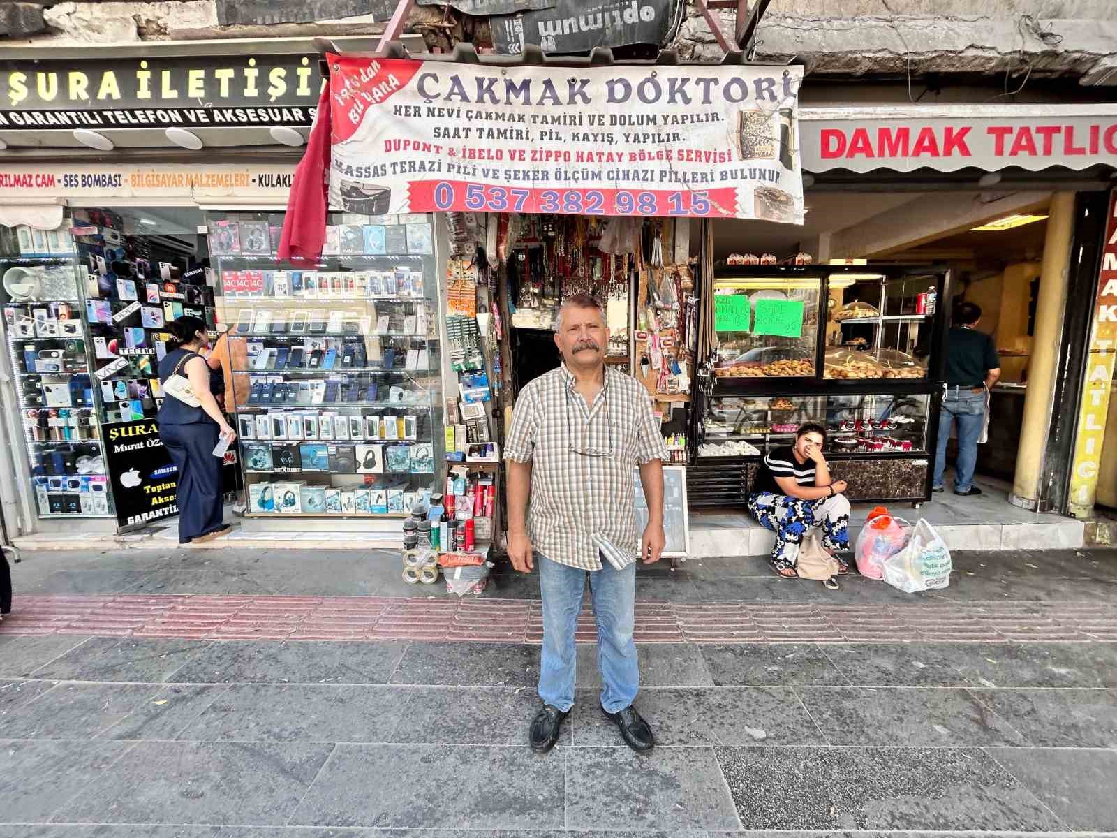 Çakmağını tamir ettiği doktorun kendine verdiği "Çakmak Doktoru" unvanıyla 40 yıldır ekmek parasını kazanıyor 5 cakmagini tamir ettigi doktorun kendine verdigi cakmak doktoru unvaniyla 40 yildir ekmek parasini kazaniyor djAuLUuc
