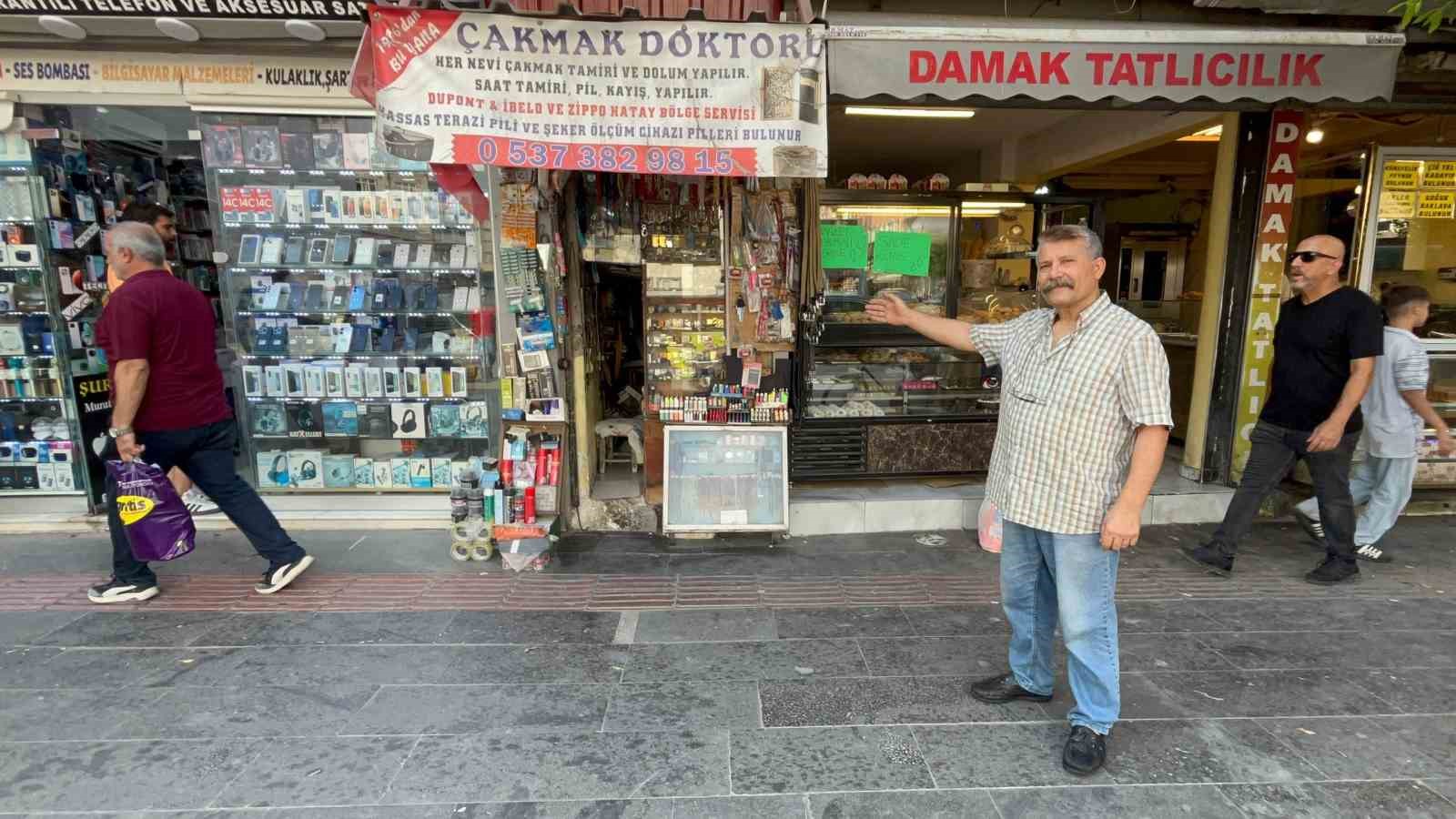 Çakmağını tamir ettiği doktorun kendine verdiği "Çakmak Doktoru" unvanıyla 40 yıldır ekmek parasını kazanıyor 9 cakmagini tamir ettigi doktorun kendine verdigi cakmak doktoru unvaniyla 40 yildir ekmek parasini kazaniyor rihzGSSI
