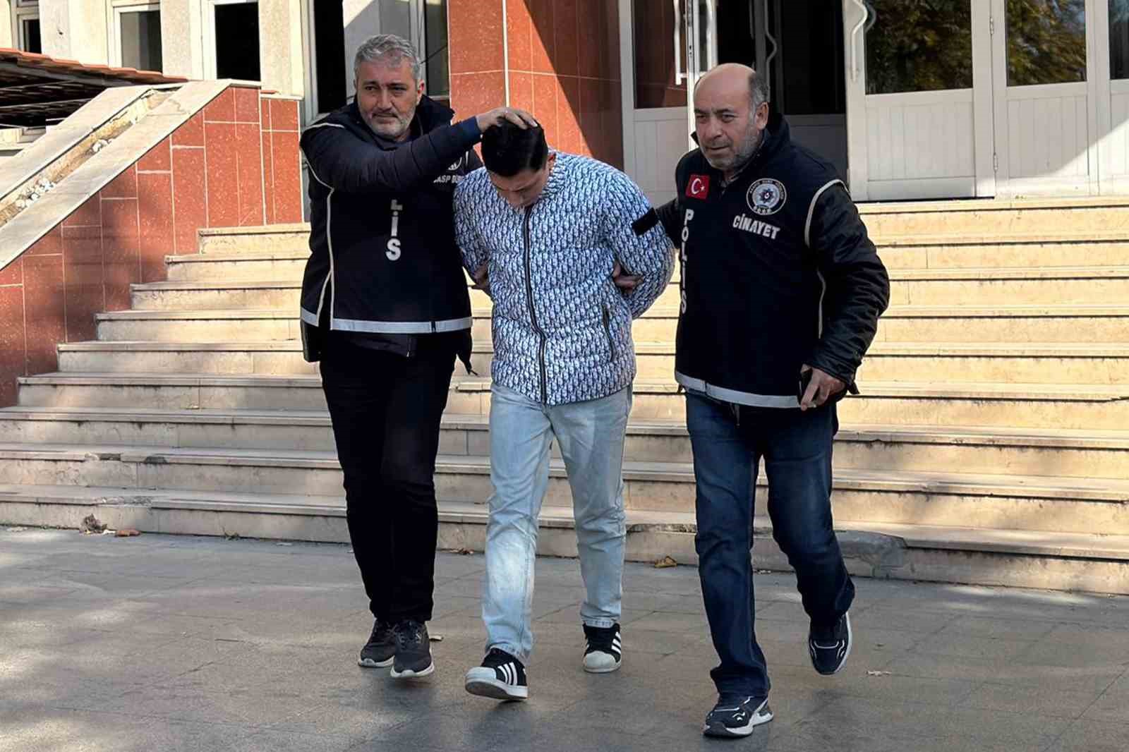 cakmak bahanesiyle yaklasip bicakladi o anlar kamerada 2 B5nGUOtN