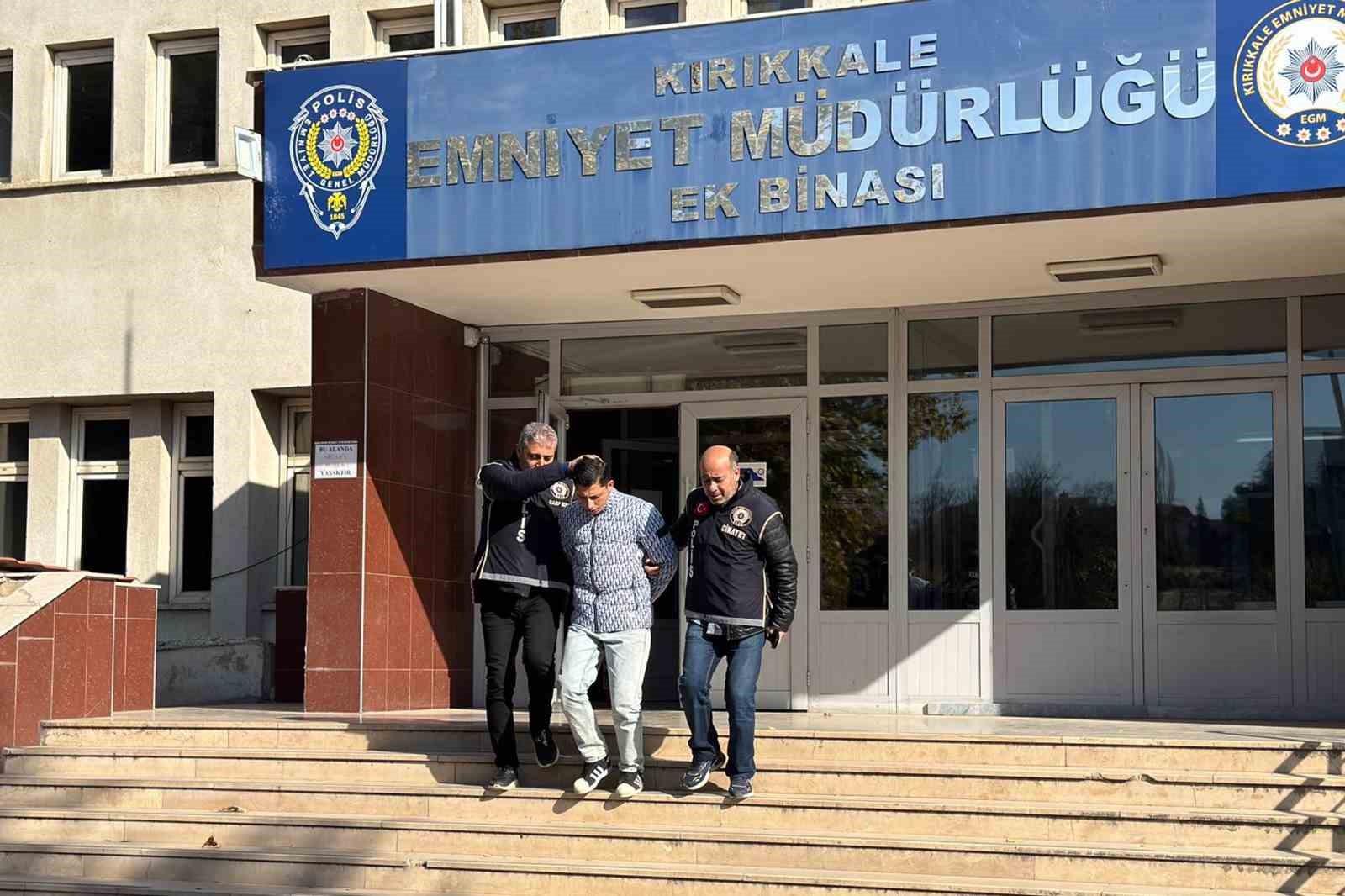 cakmak bahanesiyle yaklasip bicakladi o anlar kamerada 4 CcNY3diy