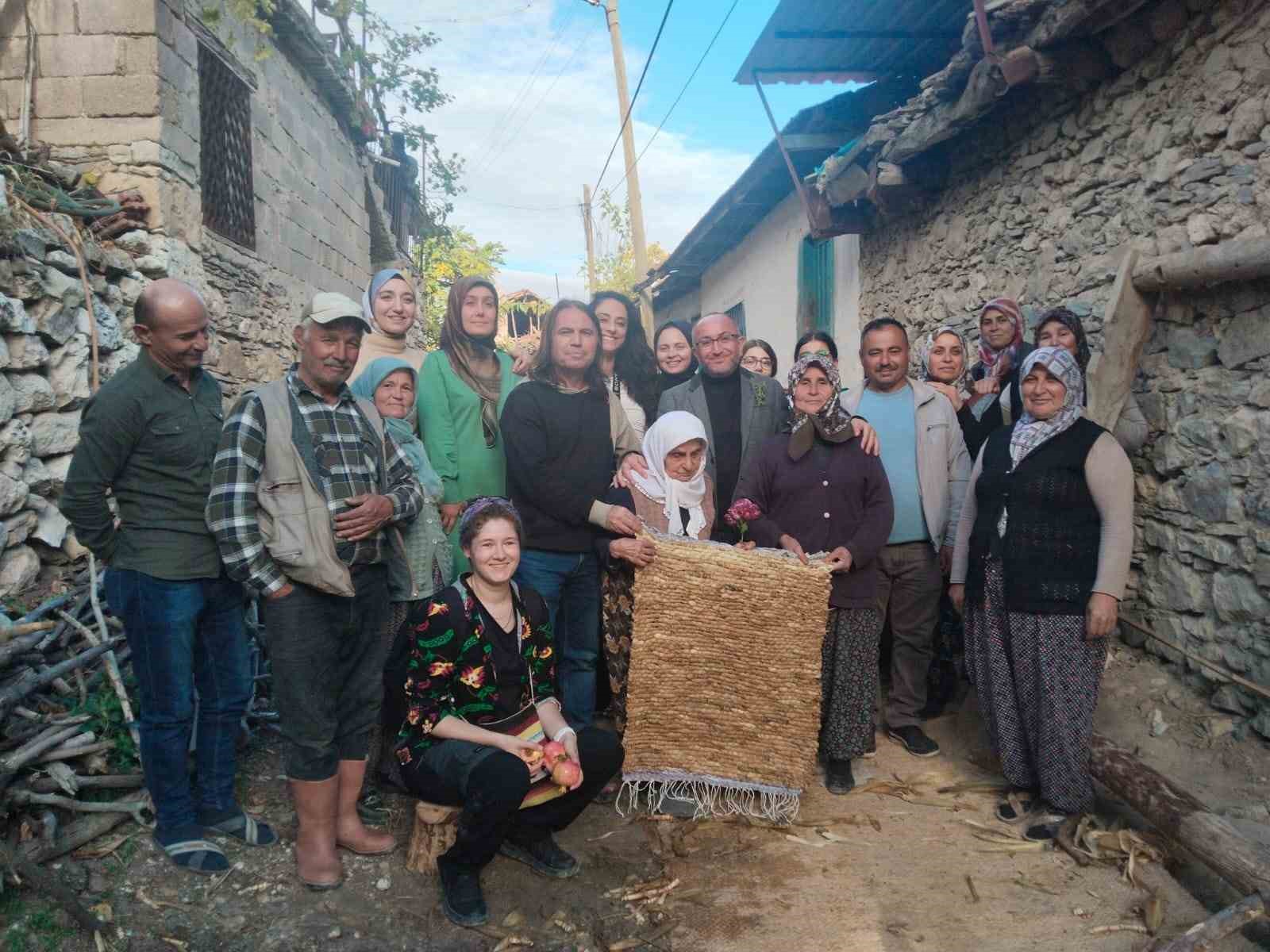 calda kesfedilen benzersiz dokuma ornegi misir kapcigi hasir dokuma 0
