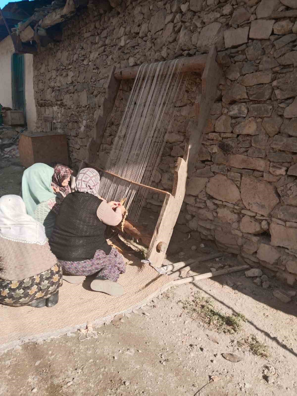 calda kesfedilen benzersiz dokuma ornegi misir kapcigi hasir dokuma 7 3jKUIYWC
