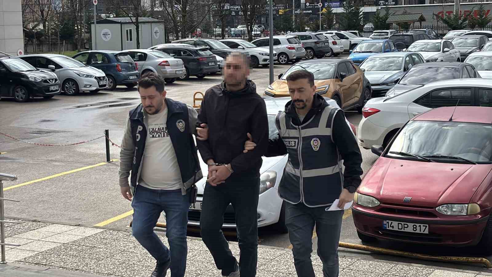 caldigi kamyonla eski sevgilisinin evine gitti camdan girdigi evden laptop caldi 0 G5ijk4l7
