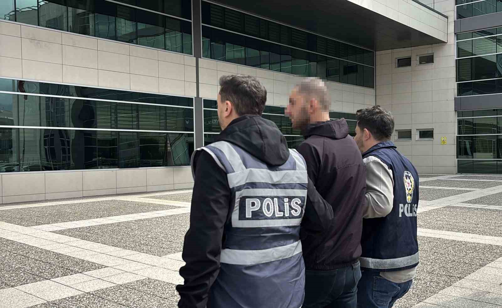caldigi kamyonla eski sevgilisinin evine gitti camdan girdigi evden laptop caldi 2