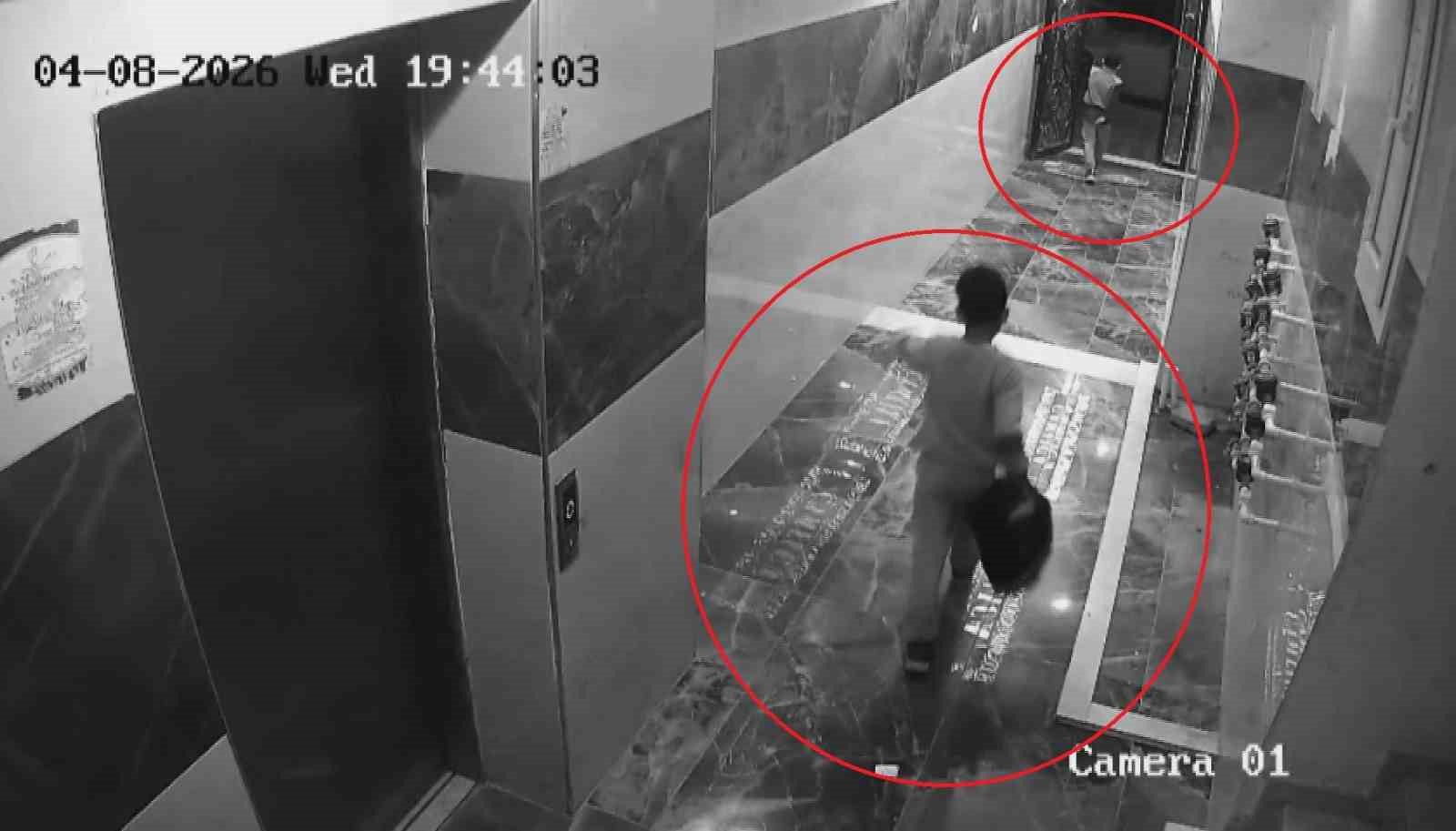 calinan ayakkabilarinin pesine dusen adam cocuk hirsizlarin evinde onlarca ayakkabiyla karsilasti 1