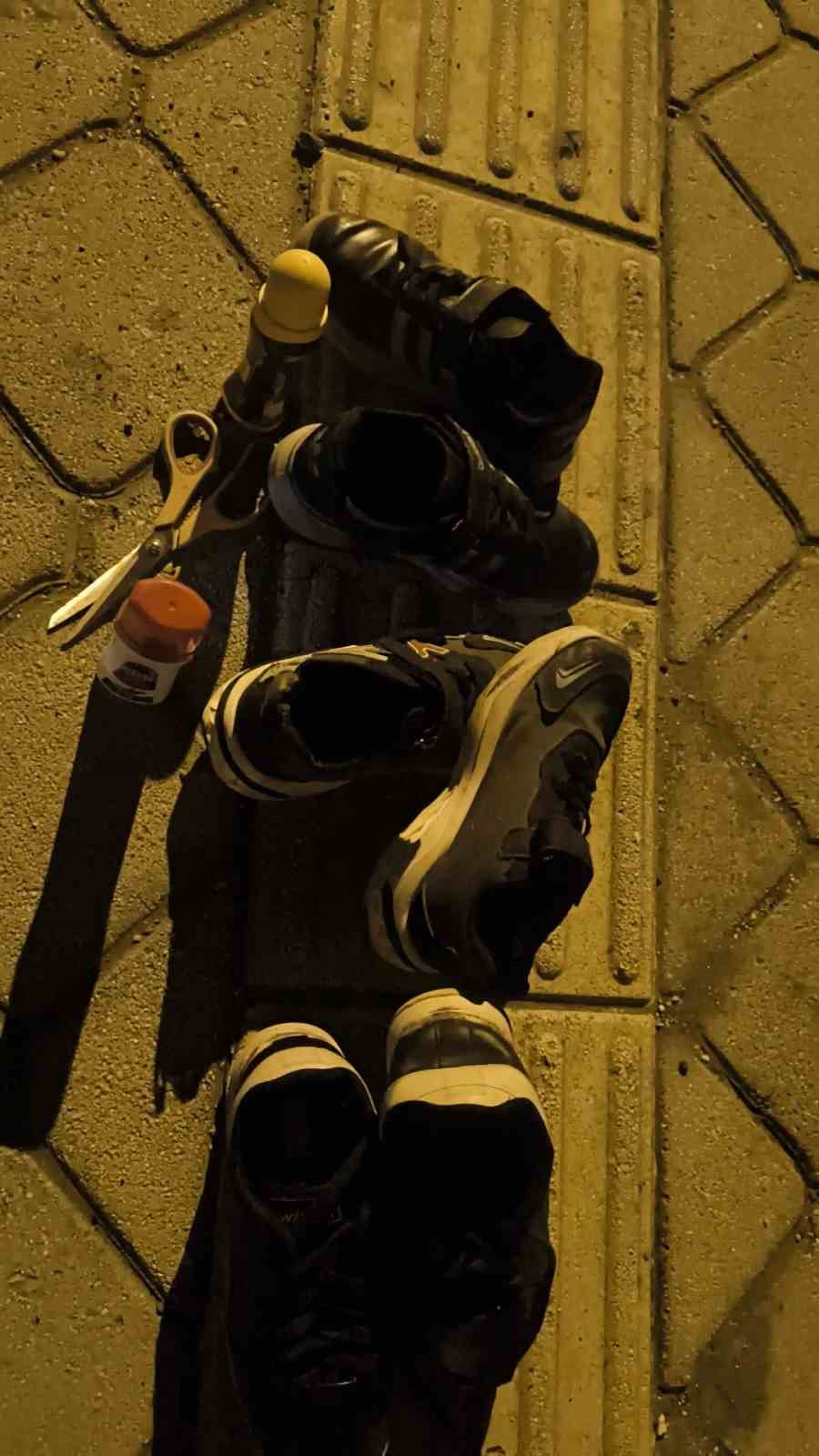 calinan ayakkabilarinin pesine dusen adam cocuk hirsizlarin evinde onlarca ayakkabiyla karsilasti 3 cOOAtOHF