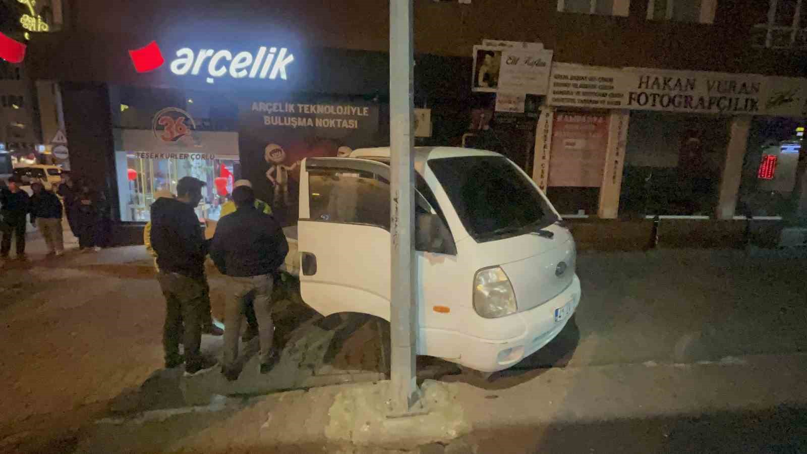 calinti aracla yakit alirken polisi gordu kacarken direge carpti 1 7uTTw59H