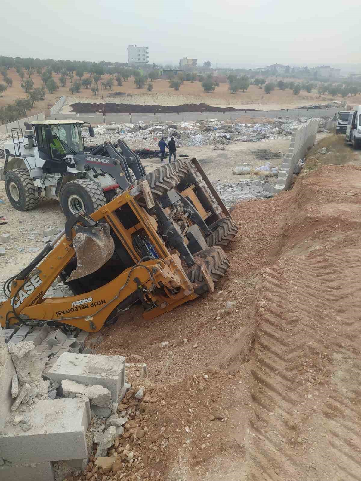 calisma sirasinda yol coktu devrilen kepcenin operatoru yaralandi 1 JOaz7hZt