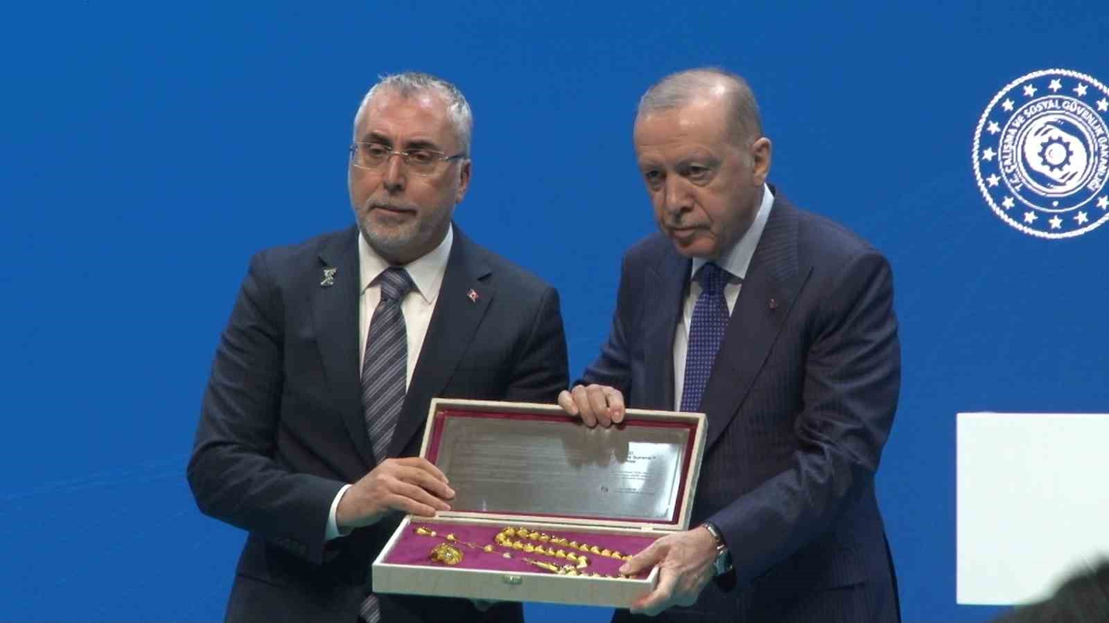 calisma ve sosyal guvenlik bakani isikhan 2 yilda yaklasik 2 milyon kadinin ise yerlestirilmesini XUzlXnag