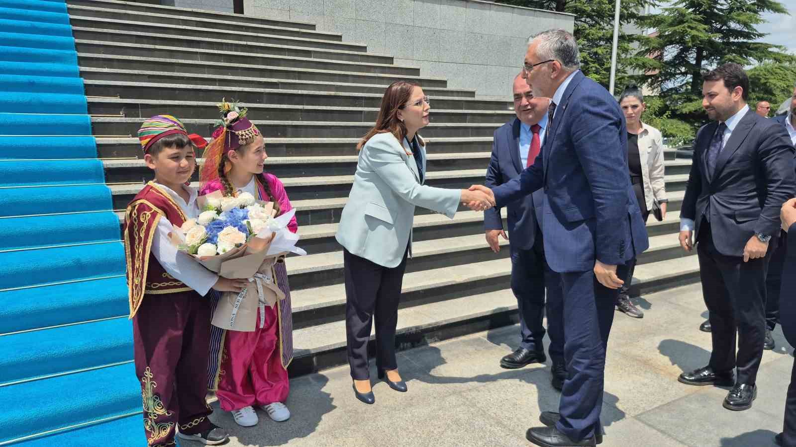 Çalışma ve Sosyal Güvenlik Bakanı Vedat Işıkhan: ’’Türkiye artık gelişmelerin seyrine yön veren bir ülkedir’’ 4 calisma ve sosyal guvenlik bakani vedat isikhan turkiye artik gelismelerin seyrine yon veren bir nODcq1cn