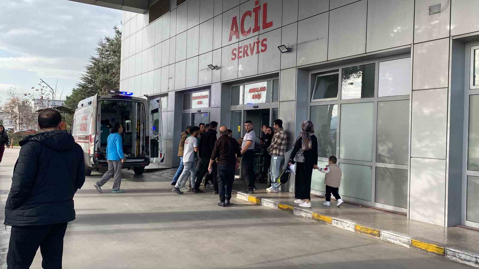 calistigi insaattan dusen isci yaralandi 1