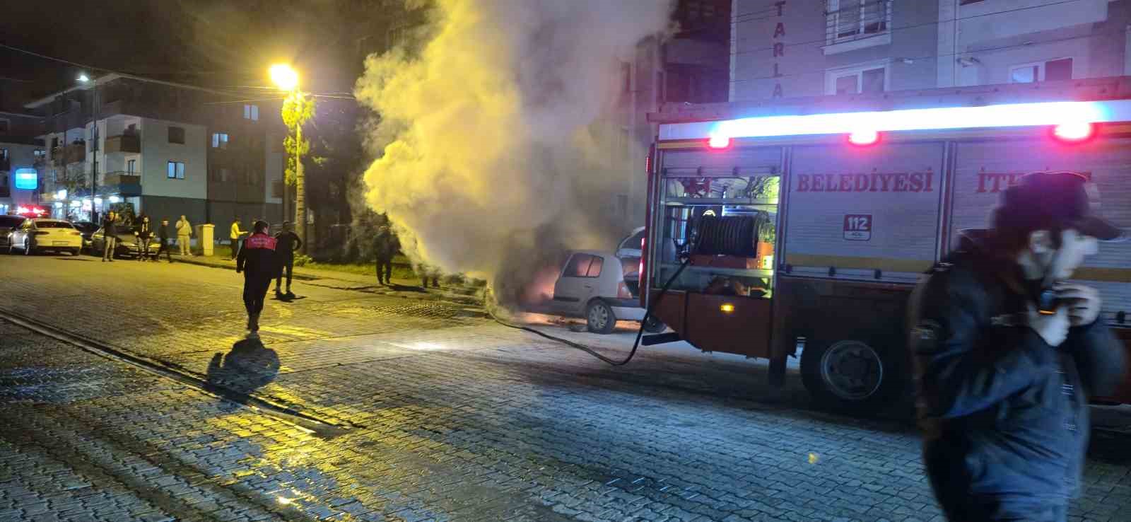 calistirdigi araci bir anda alev aldi surucu son anda kurtuldu 0