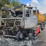 cam-madeni-yuklu-tir-seyir-halindeyken-alev-topuna-dondu-surucu-son-anda-kurtuldu-O7ns2VDU.jpg