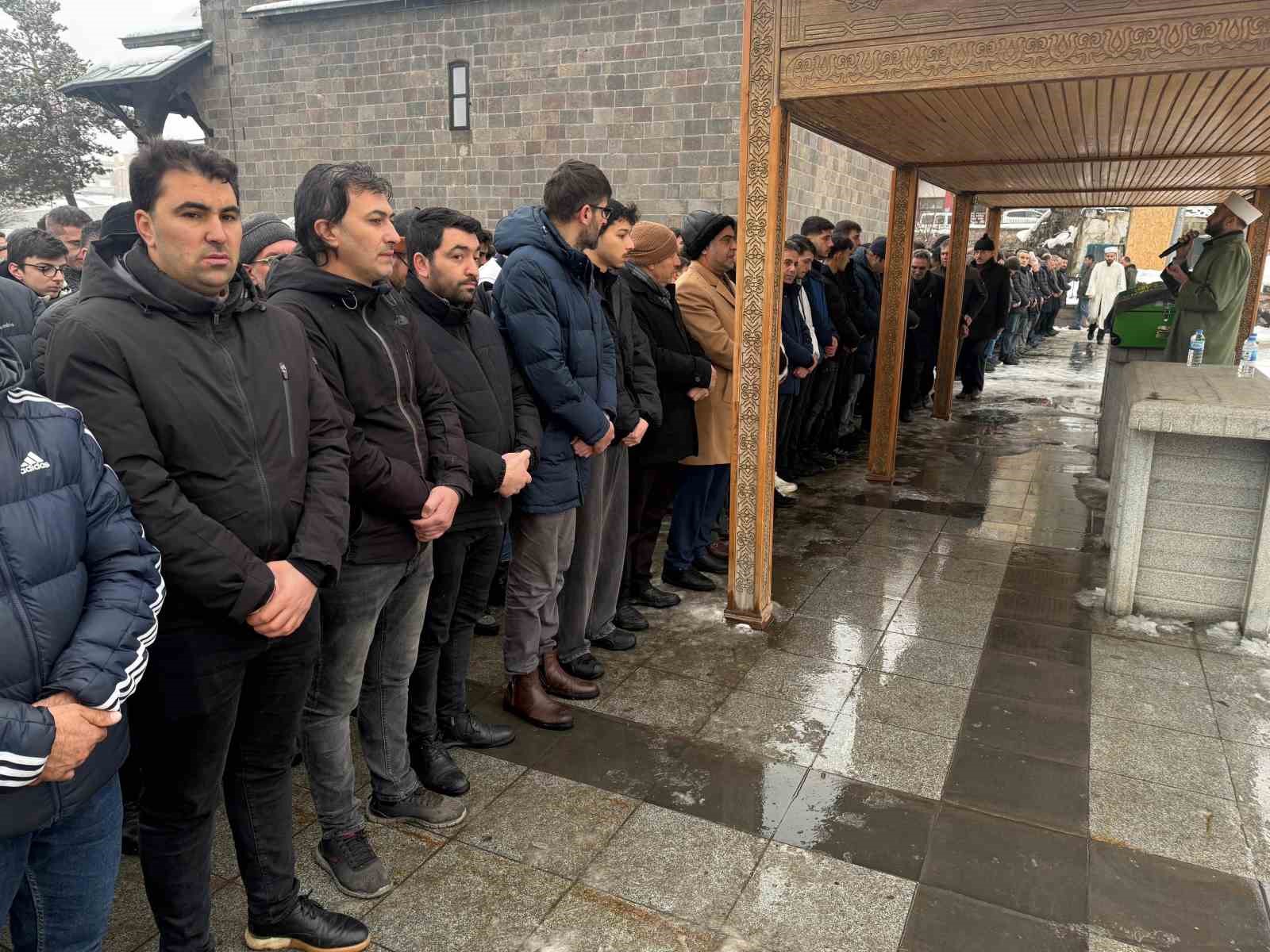 cam silerken 3 kattan dusen ogretmen son yolculuguna dualarla ugurlandi 2 1rvXFhvt
