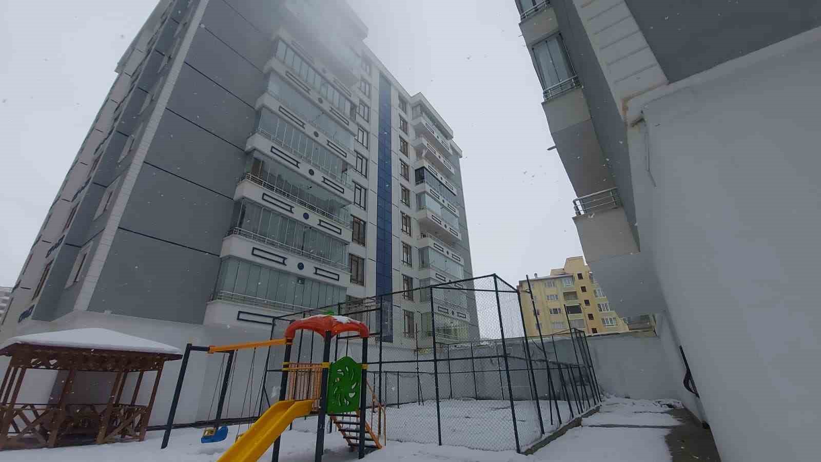 cam silerken 3 kattan dusen ogretmen son yolculuguna dualarla ugurlandi 5 eCea2SXR