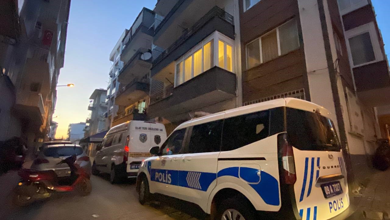 Cam silerken 5. kattan düşerek ağır yaralandı 4 cam silerken 5 kattan duserek agir yaralandi 0 VHy4iBN2