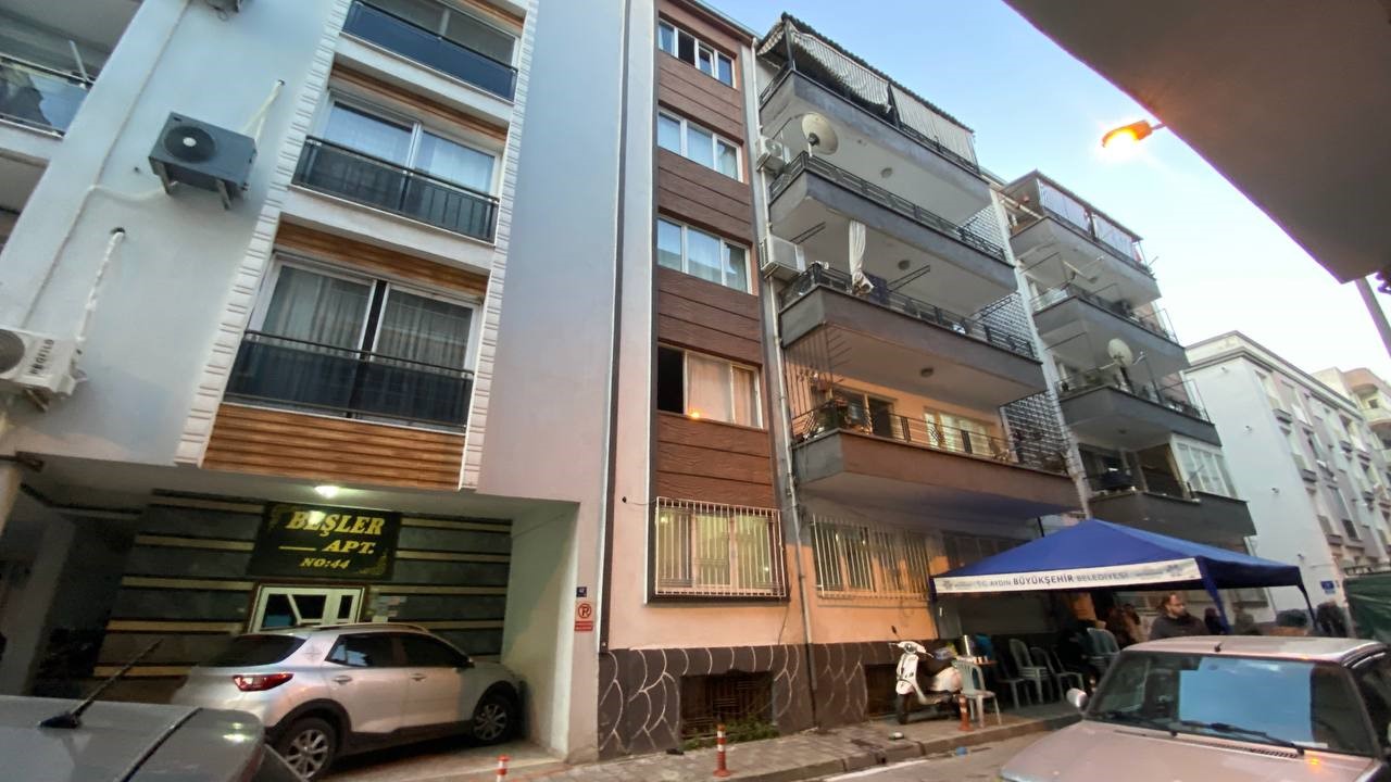 Cam silerken 5. kattan düşerek ağır yaralandı 5 cam silerken 5 kattan duserek agir yaralandi 1 sZFPnfRO