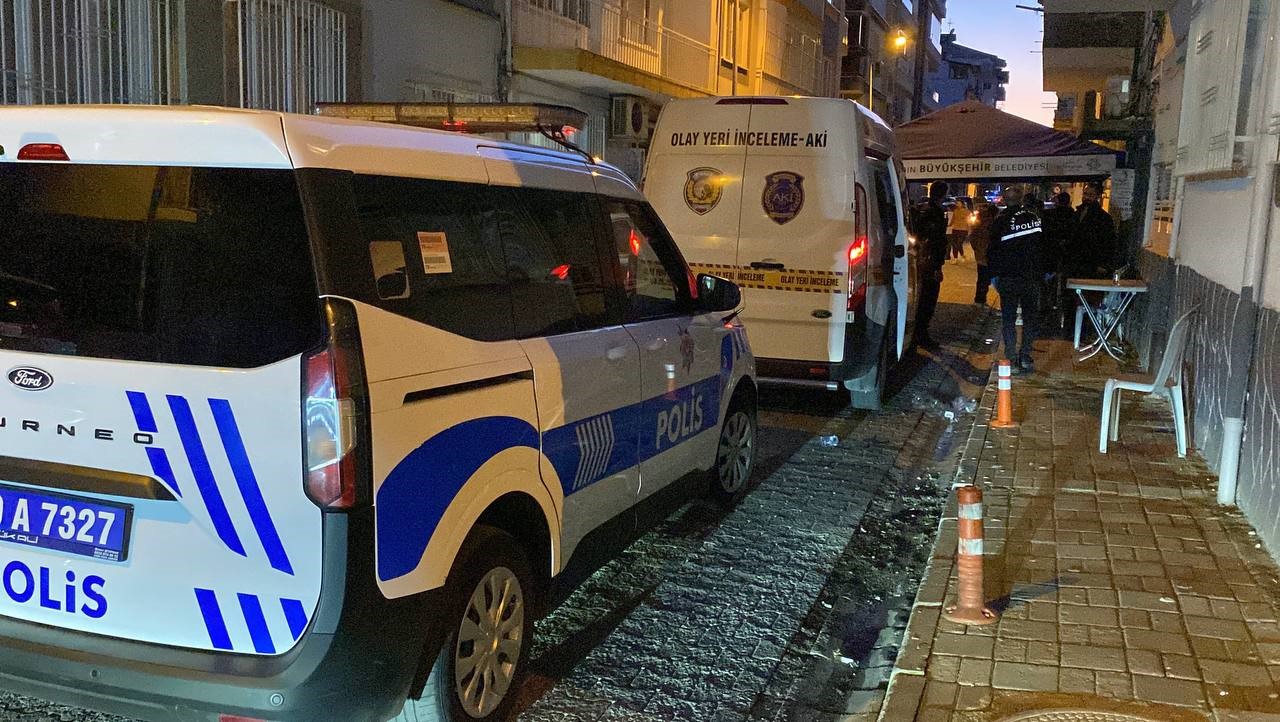 Cam silerken 5. kattan düşerek ağır yaralandı 8 cam silerken 5 kattan duserek agir yaralandi 4 rhPRVQci