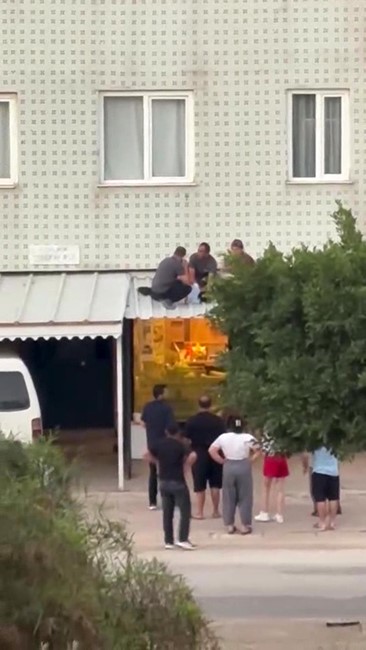 cam silerken metrelerce yukseklikten dusen genc kiz yaralandi 1 wHVPC11e