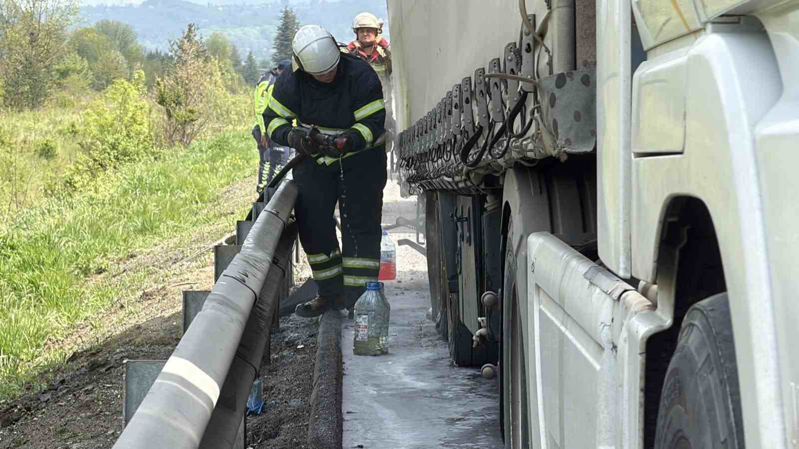 cam yuklu tirda yangin panigi 5 Ue97gEkV