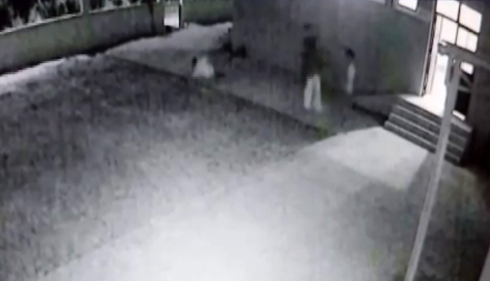 Cami avlusunda uygunsuz davranış uyarısı saldırıyla bitti: İmam böyle darp edildi 4 cami avlusunda uygunsuz davranis uyarisi saldiriyla bitti imam boyle darp edildi 0 6aZIQnsW