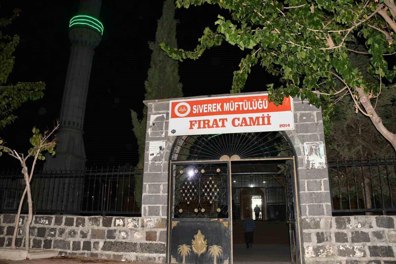 Cami bahçesinde gömülü yeni doğmuş bebek cesedi bulundu 4 cami bahcesinde gomulu yeni dogmus bebek cesedi bulundu 0 lZQAp3Yj