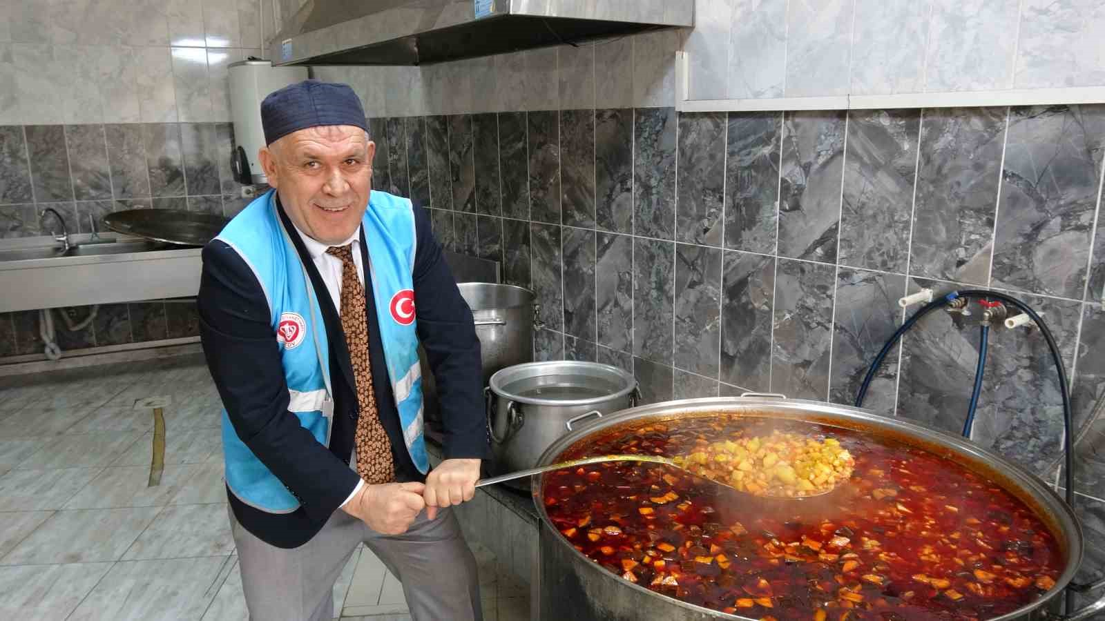 cami cemaatinin dayanismasiyla gunluk bin 500 kisiye iftar veriliyor 0 nn6iJ6Kb