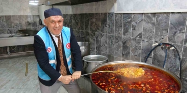 cami-cemaatinin-dayanismasiyla-gunluk-bin-500-kisiye-iftar-veriliyor-pEtb3RPD.jpg
