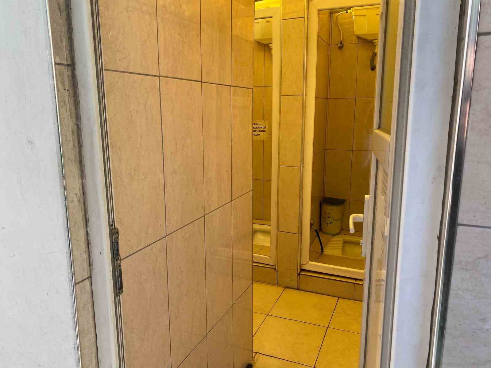 cami tuvaletinde supheli olum 4 PhynM77p