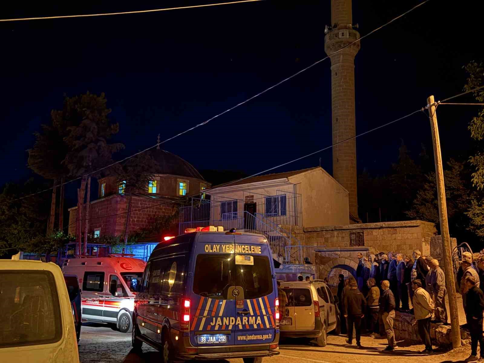 camide 2 kisiyi bicakla olduren saldirganin asil hedefi imammis 1 DYVALsnX