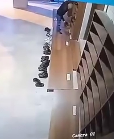 camide-ayakkabi-hirsizligi-kyXnO8Vb.jpg