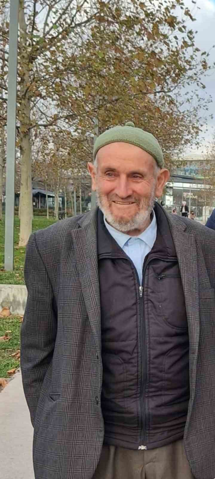 Camide katledilen adamın ailesinden adalet arayışı: "İntikam değil adalet istiyoruz" 6 camide katledilen adamin ailesinden adalet arayisi intikam degil adalet istiyoruz 2 LZeqSZTw