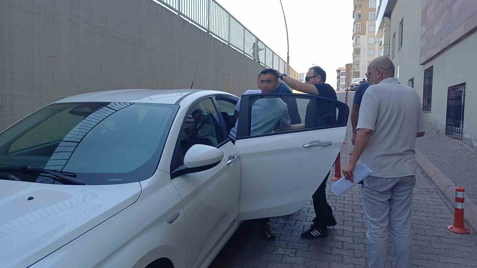 camide namaz kilan komsusunu olduren sanigin yargilanmasina devam edildi 1