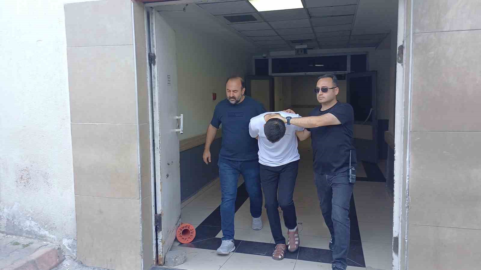 camide namaz kilan komsusunu olduren sanigin yargilanmasina devam edildi 2