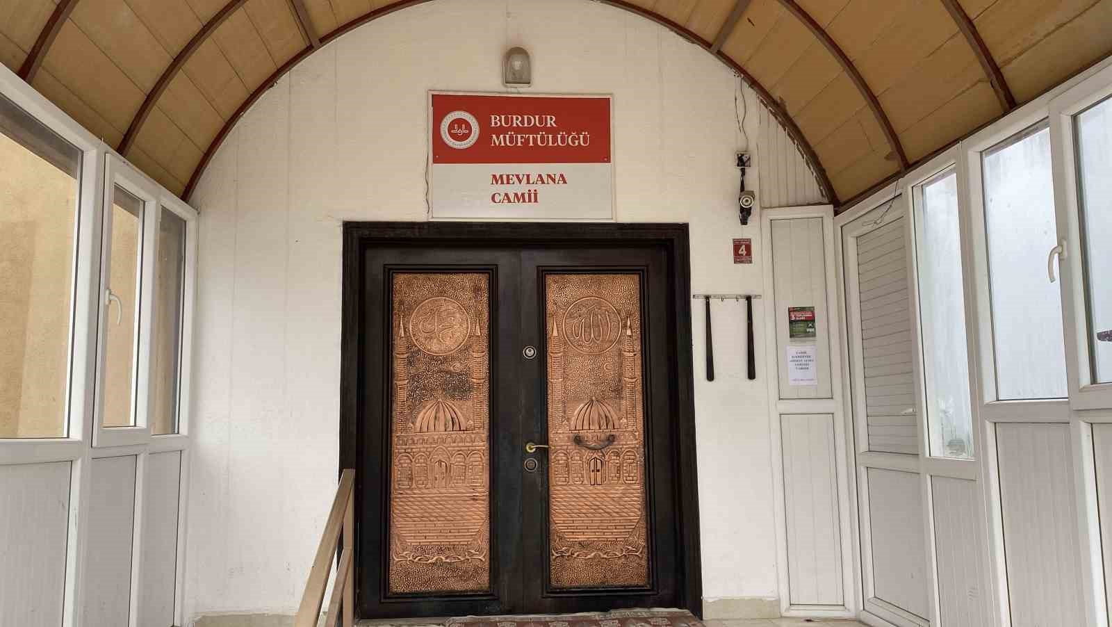 camideki bagis kutusunu acamayan acemi hirsizlik suphelileri kamerada 3