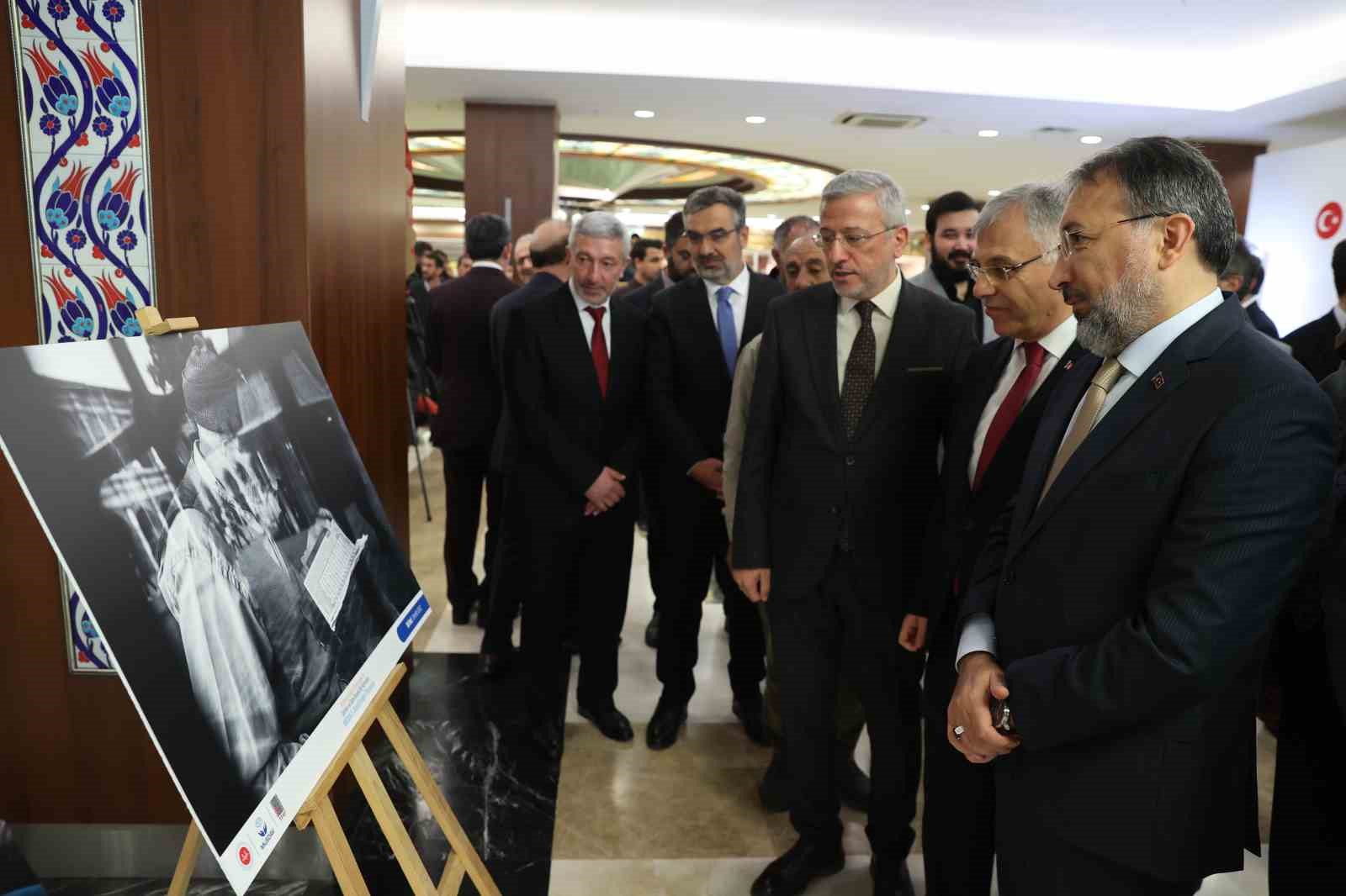 camiler ve cami eksenli din hizmetleri fotograf sergisi ziyarete acildi 3