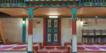 camili-havzasindaki-175-yillik-ahsap-cami-babadan-ogula-korunuyor-rQ9P2jgm.jpg