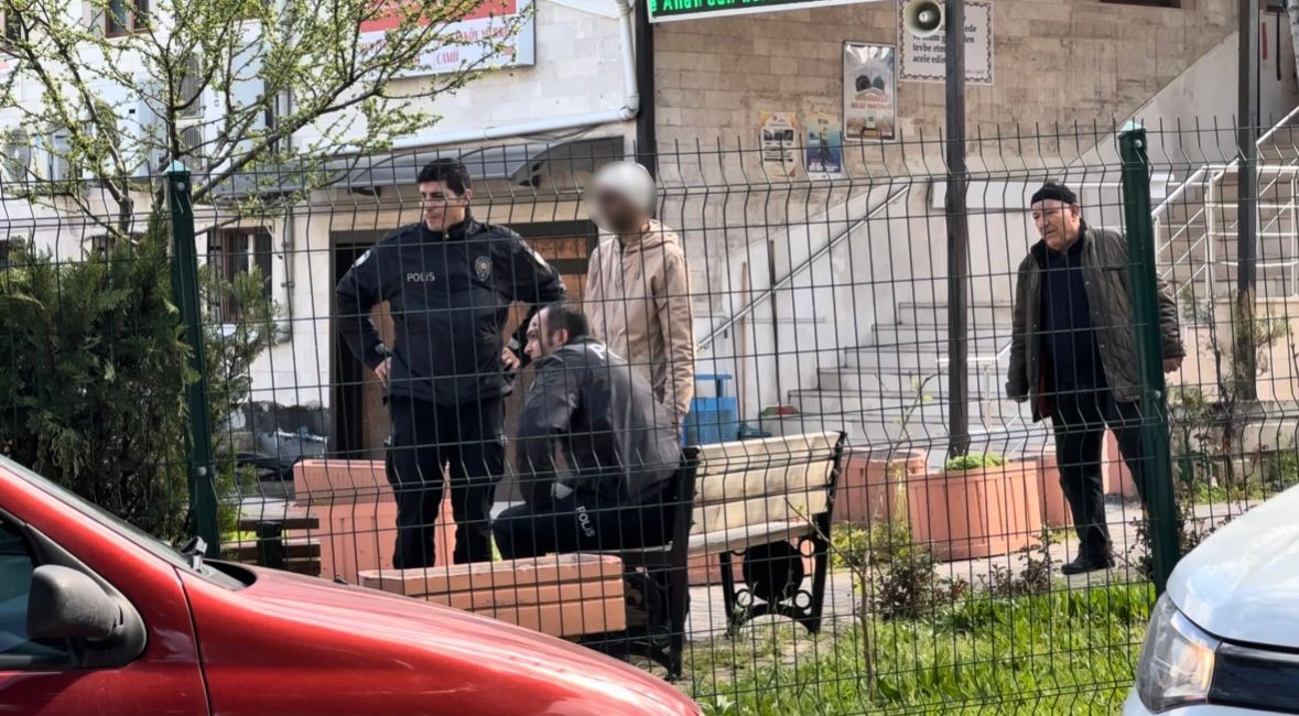 caminin catisina cikan sahis 2 saatlik cabanin sonunda ikna edilerek asagi indirildi 6 ZdiWdW5l