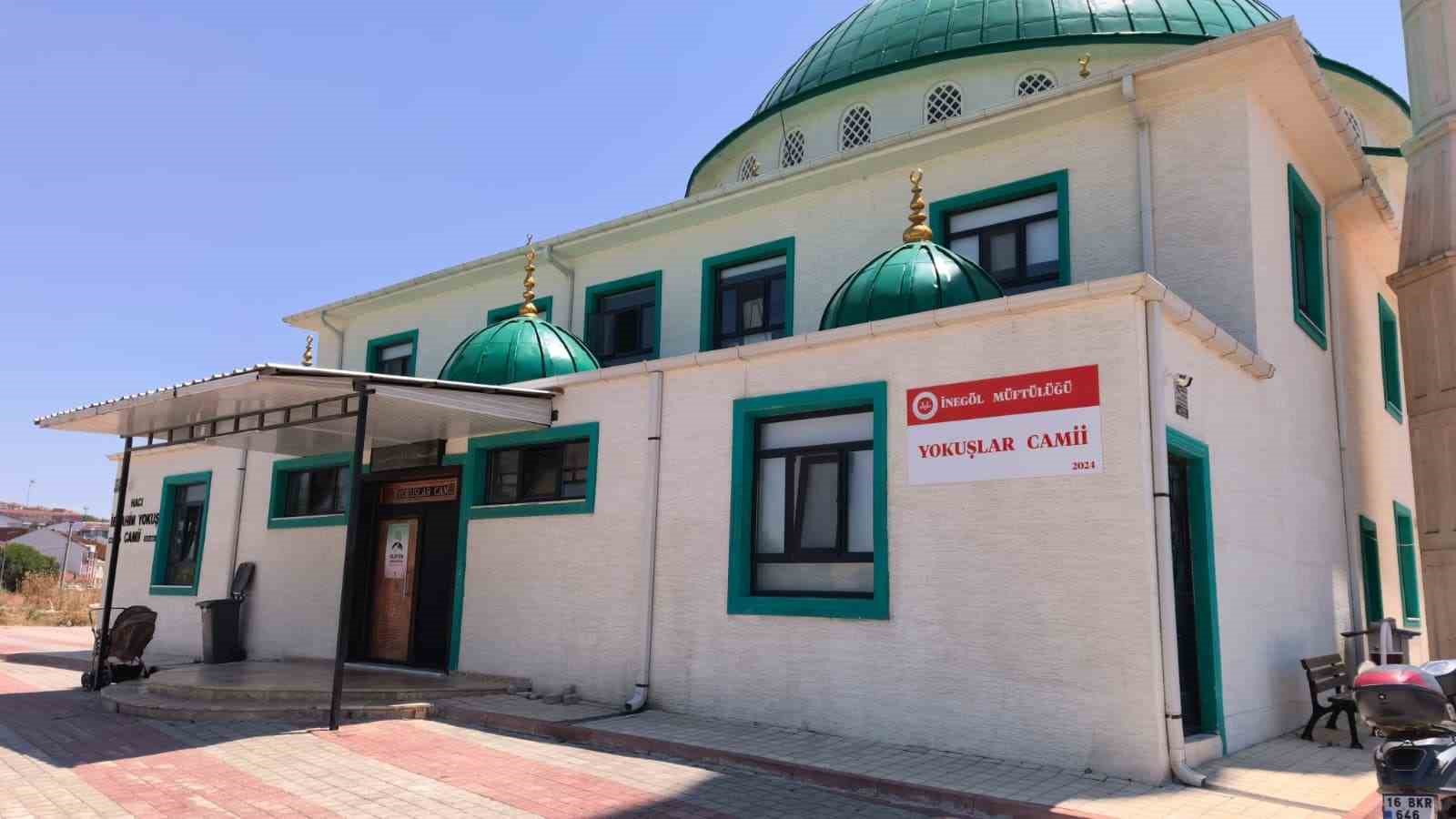 camiye girdi kaldirim tasiyla kirdigi yardim kutusundaki 100 bin lirayi caldi 0 6aDk7KnK