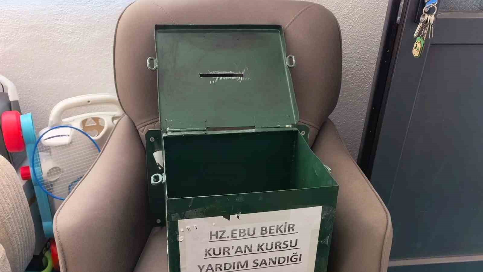 camiye girdi kaldirim tasiyla kirdigi yardim kutusundaki 100 bin lirayi caldi 5 vfeLn3tk