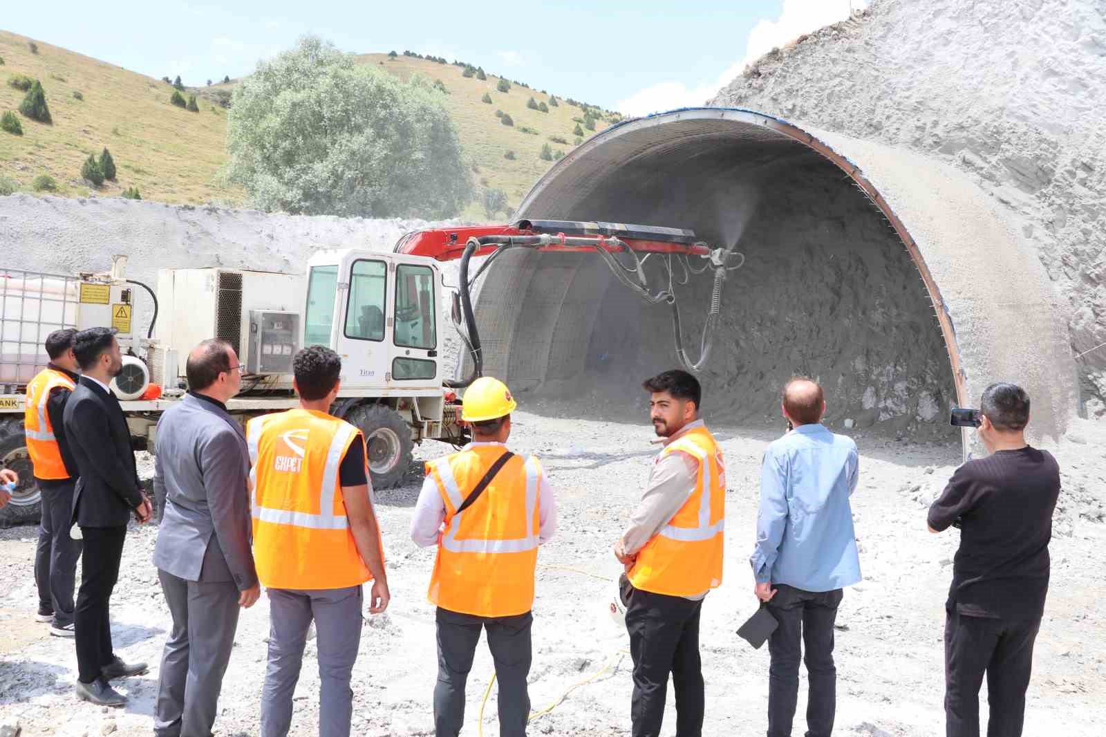 Çamlıbel Tüneli’yle yolun kotu 283 metre düşürülerek yıllık 371 milyon lira tasarraf sağlanacak 7 camlibel tuneliyle yolun kotu 283 metre dusurulerek yillik 371 milyon lira tasarraf saglanacak 3 GDfS2yYG