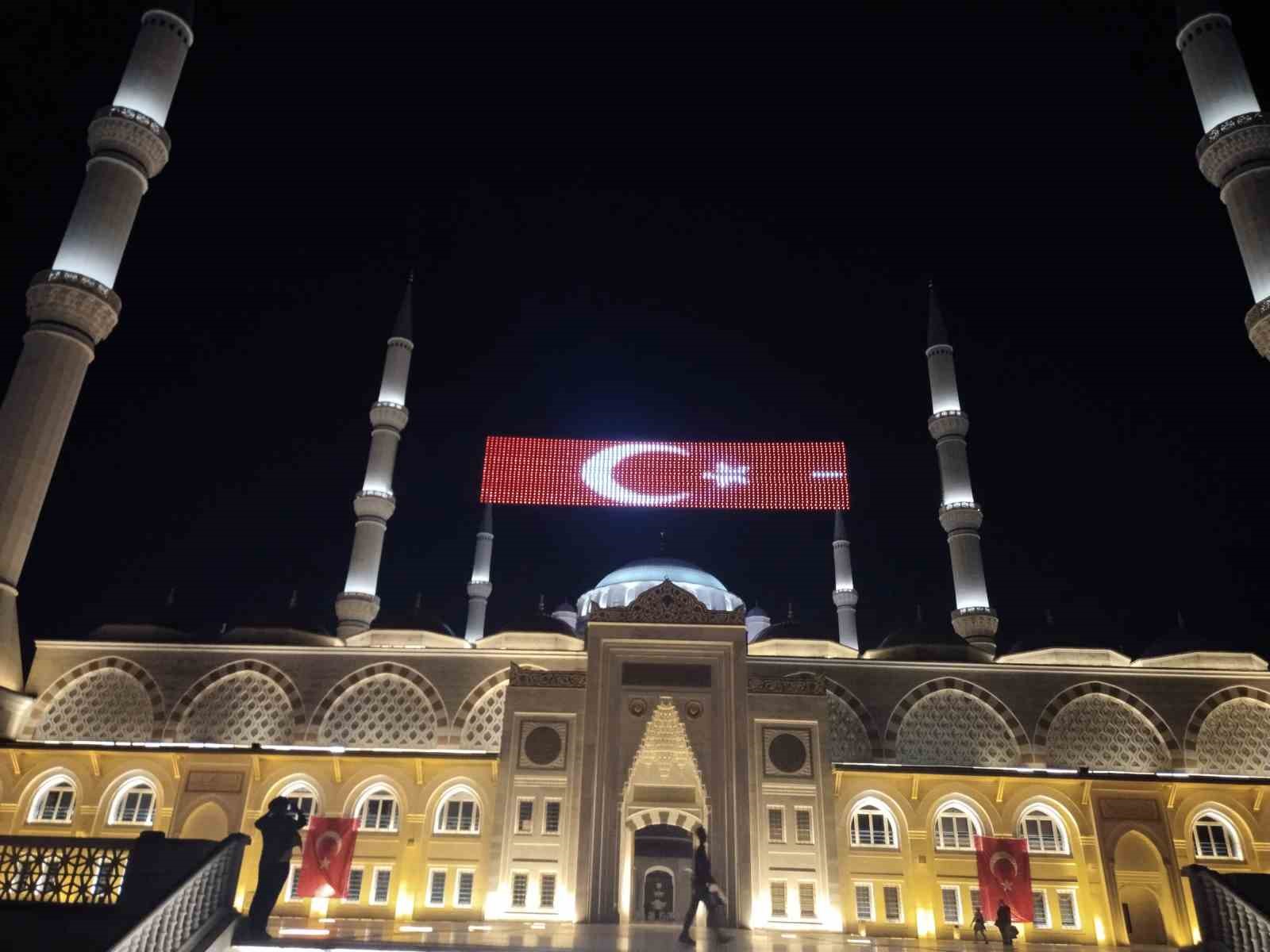 camlica camiinde 15 temmuzun 10 yilinda sela sesleri yankilandi 1