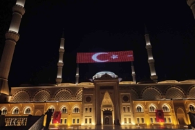 Eskişehirliler 15 Temmuz için tek yürek oldu, meydanda adım atacak yer kalmadı 1 thumbnail