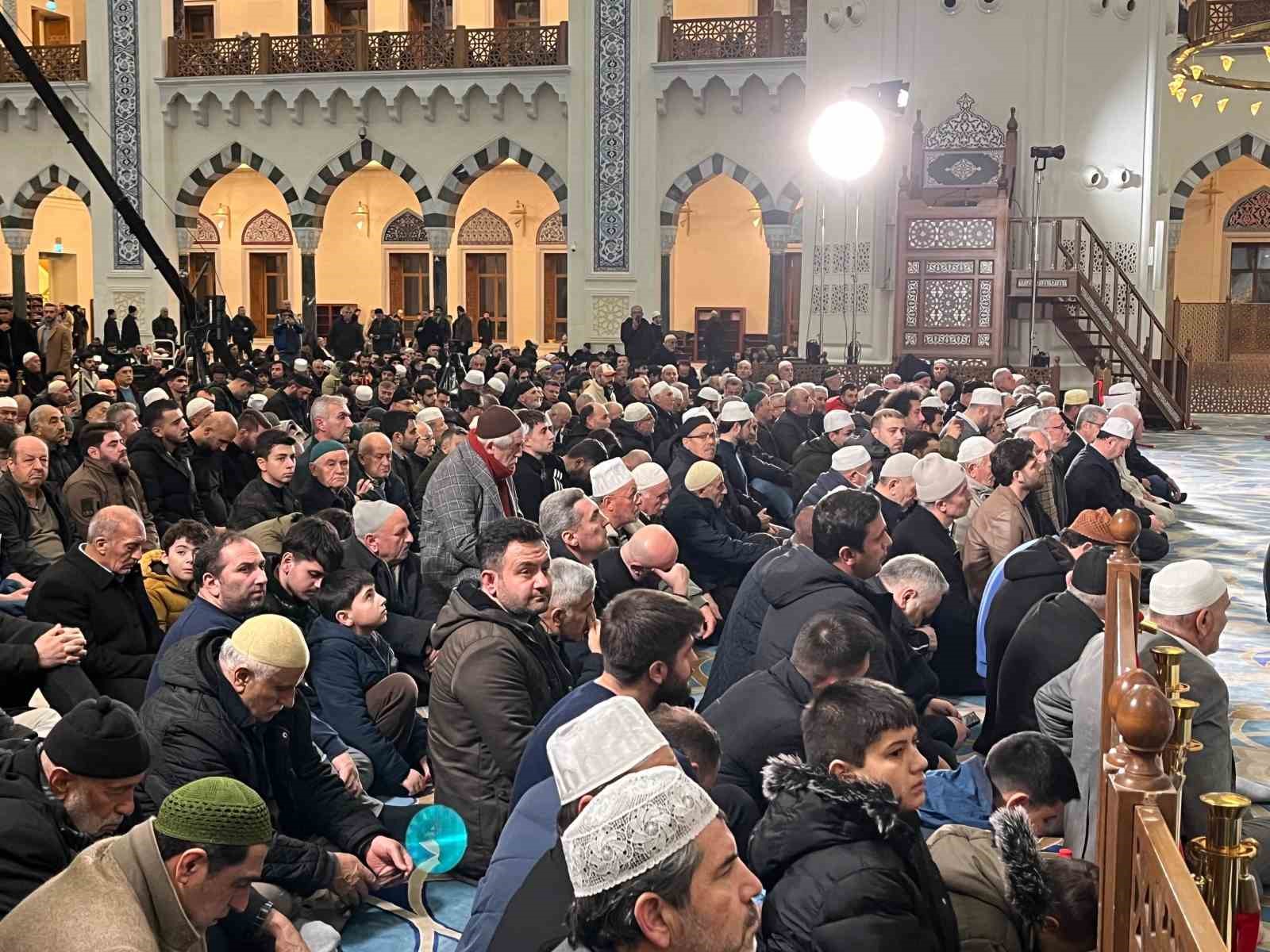 camlica camiinde berat kandili dualarla idrak edildi 2 5I5v3bLg