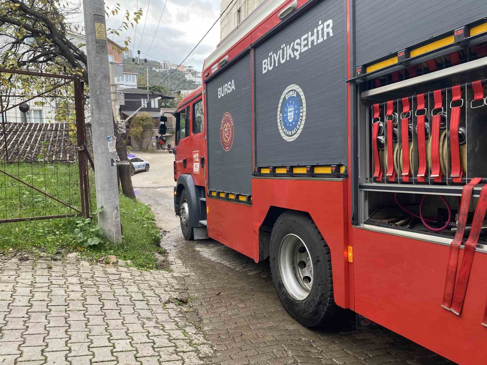 camlik alanda cikan yangin buyumeden sonduruldu 2